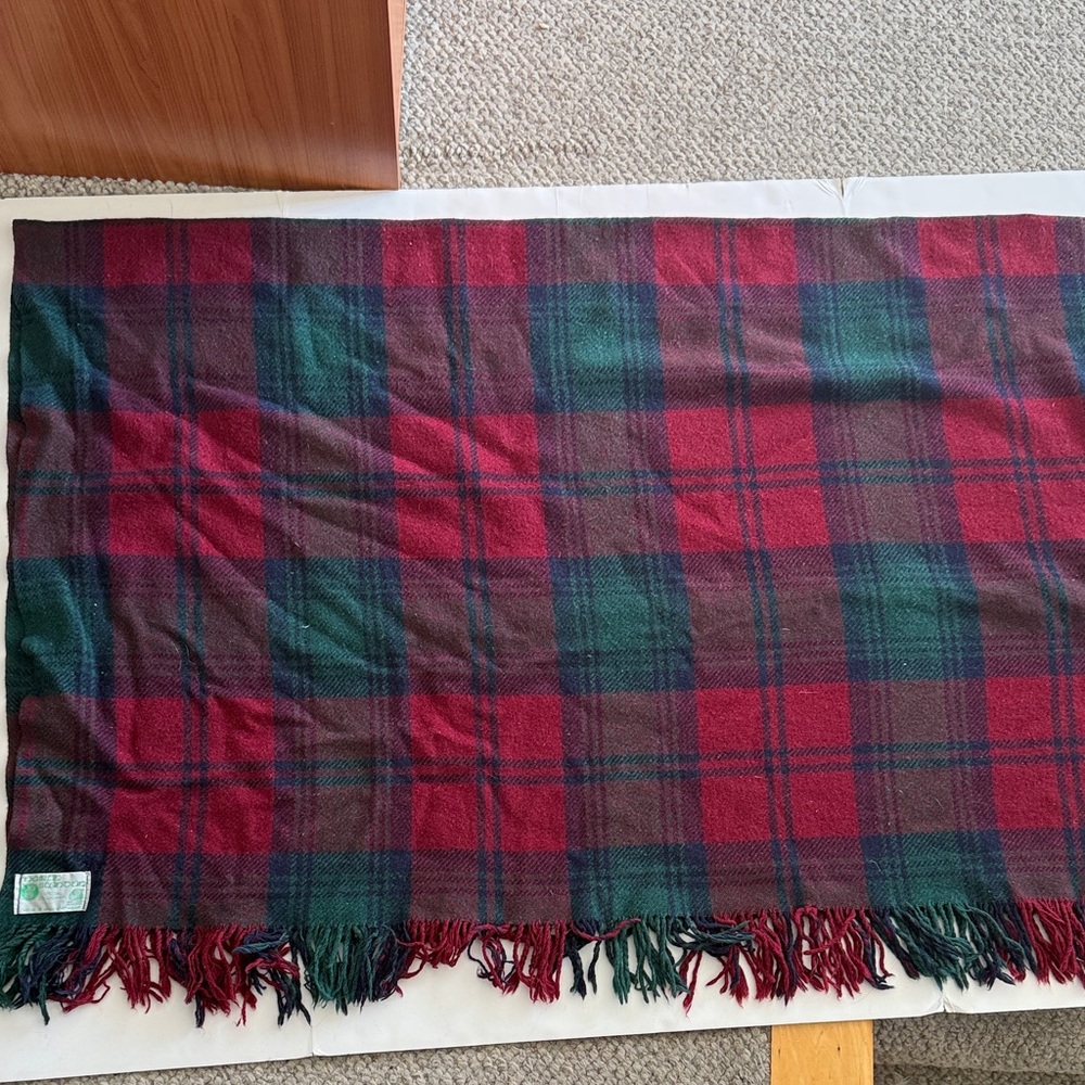 Mairtin standun Celtic wool tarter plaid throw blanket vintage - Red and Green